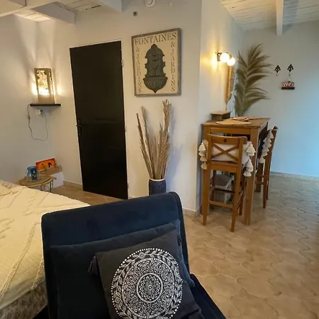 Independante Au Joli Mazet A Idealement Situe Entre La Garrigue Et La ゲストハウス 4*