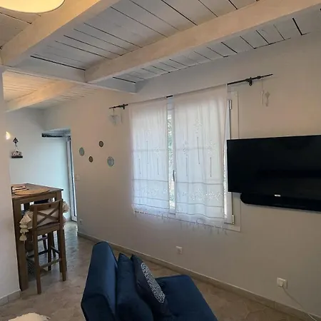 Independante Au Joli Mazet A Idealement Situe Entre La Garrigue Et La 4* ニーム