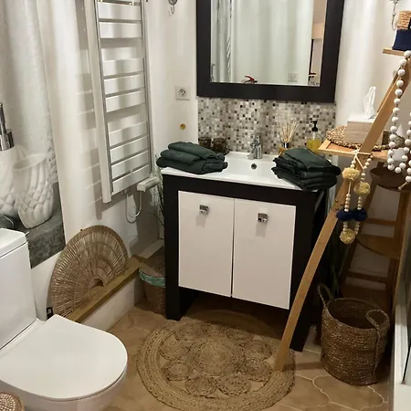 Maison d'hôtes Indépendante Au Joli Mazet à Idéalement Situé Entre La Garrigue Et La Nîmes