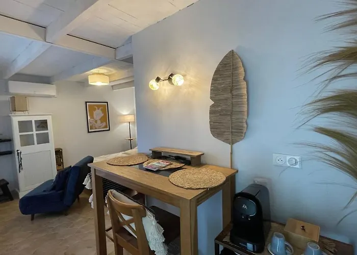 Independante Au Joli Mazet A Idealement Situe Entre La Garrigue Et La בית הארחה