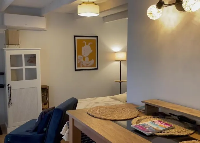 Independante Au Joli Mazet A Idealement Situe Entre La Garrigue Et La