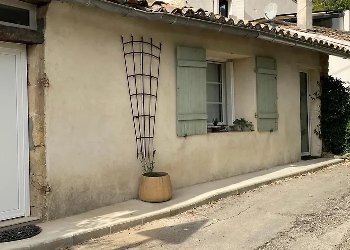 Independante Au Joli Mazet A Idealement Situe Entre La Garrigue Et La