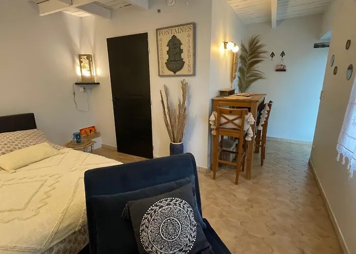 Independante Au Joli Mazet A Idealement Situe Entre La Garrigue Et La בית הארחה 4*