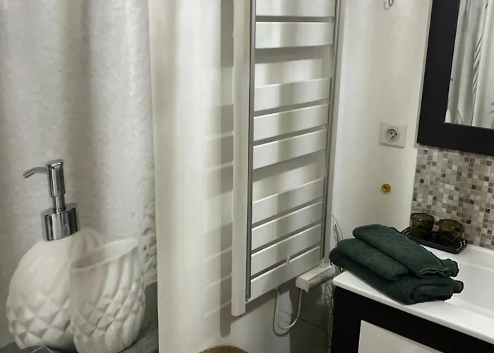 Independante Au Joli Mazet A Idealement Situe Entre La Garrigue Et La בית הארחה 4*